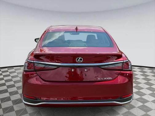 2025 Lexus ES 300h Luxury