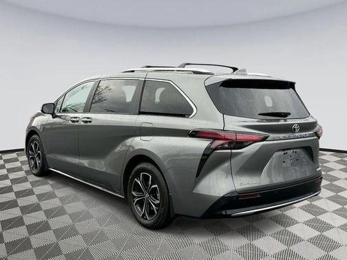 Heavy Metal 2026 Toyota Sienna Platinum