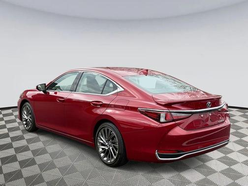 2025 Lexus ES 300h Luxury