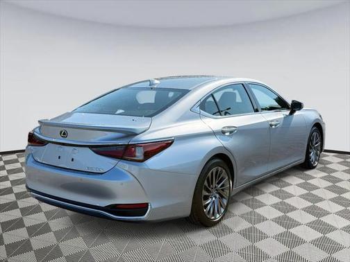 2025 Lexus ES 300h Luxury