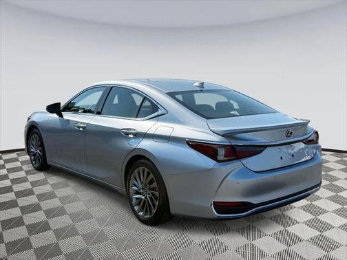 2025 Lexus ES 300h Luxury