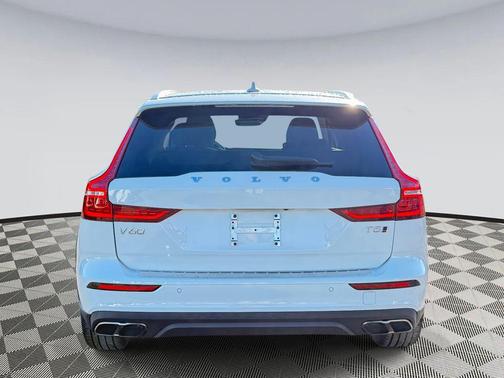2021 Volvo V60 Cross Country T5