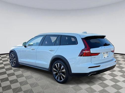 2021 Volvo V60 Cross Country T5