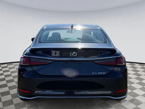 2025 Lexus ES 300h Base