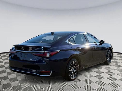 2025 Lexus ES 300h Base