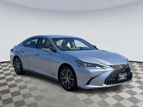 Iridium 2023 Lexus ES 300h Premium