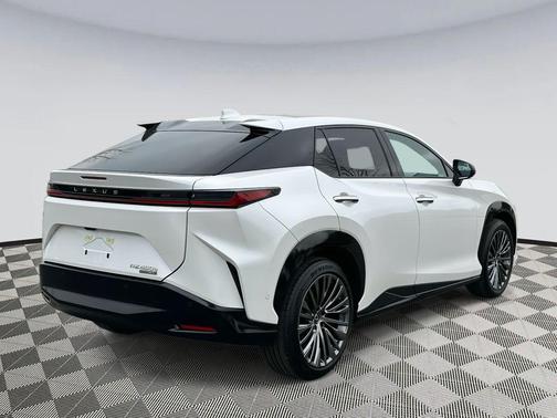 2023 Lexus RZ 450e Luxury