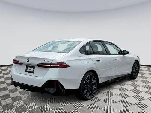 Mineral White Metallic 2024 BMW i5 M60