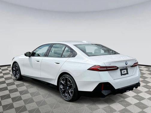 Mineral White Metallic 2024 BMW i5 M60