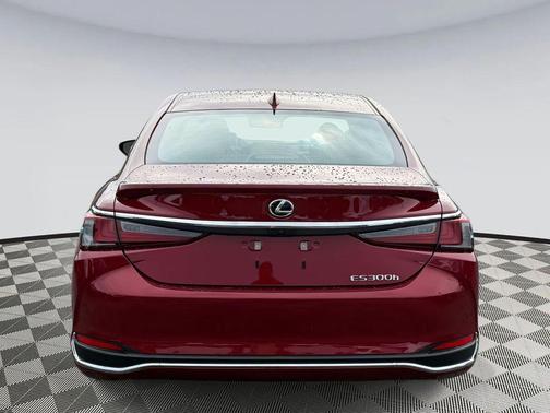 2025 Lexus ES 300h Premium
