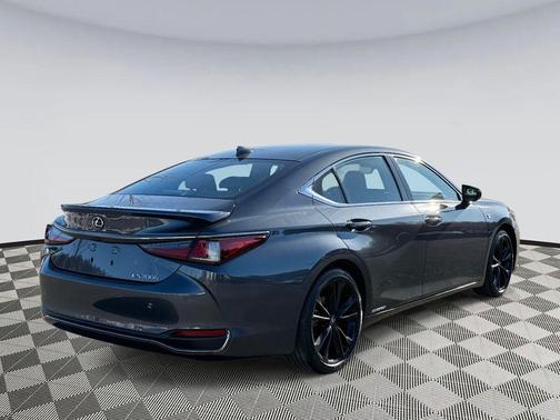 2022 Lexus ES 300h F SPORT