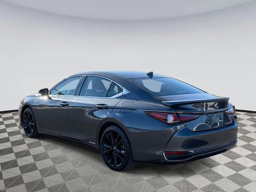2022 Lexus ES 300h F SPORT