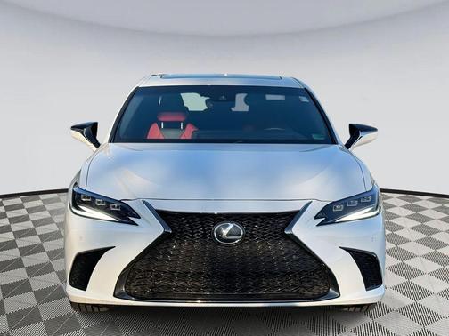 2023 Lexus ES 300h F SPORT Handling