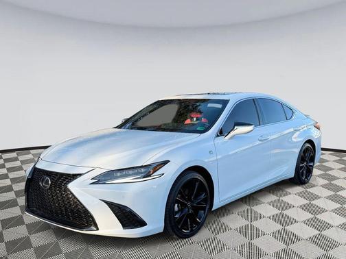 2023 Lexus ES 300h F SPORT Handling