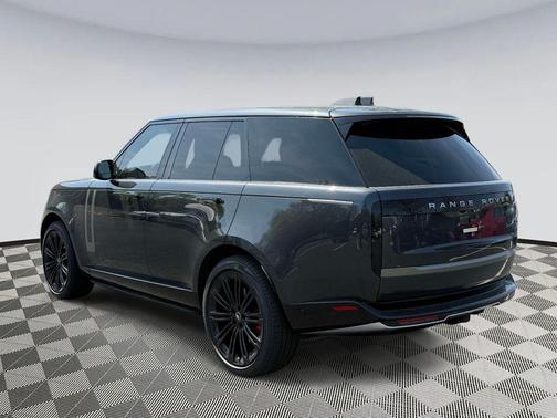 Carpathian Grey Premium Metallic 2023 Land Rover Range Rover P530 SE