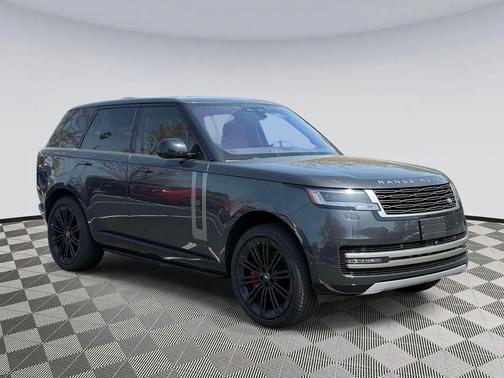 Carpathian Grey Premium Metallic 2023 Land Rover Range Rover P530 SE
