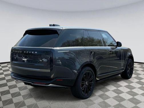 Carpathian Grey Premium Metallic 2023 Land Rover Range Rover P530 SE
