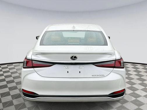 2024 Lexus ES 300h Ultra Luxury