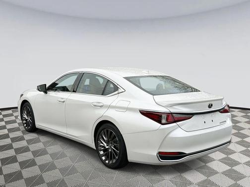 2024 Lexus ES 300h Ultra Luxury