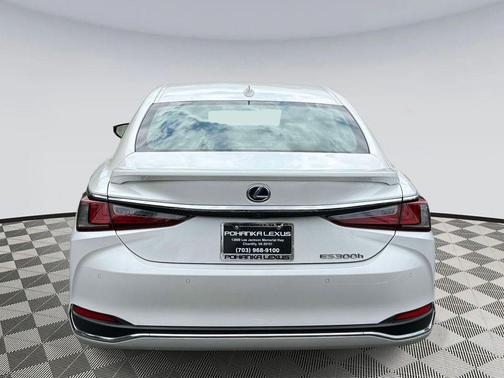 Eminent White Pearl 2022 Lexus ES 300h Luxury