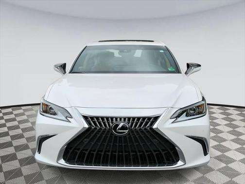 2025 Lexus ES 300h F SPORT Design