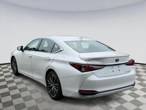 2025 Lexus ES 300h F SPORT Design