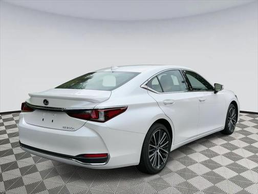 2025 Lexus ES 300h F SPORT Design