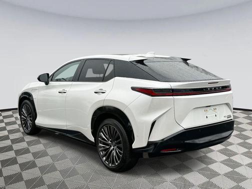2023 Lexus RZ 450e Luxury