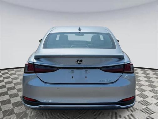 2025 Lexus ES 300h Luxury