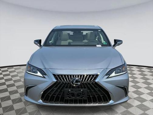 2025 Lexus ES 300h Luxury