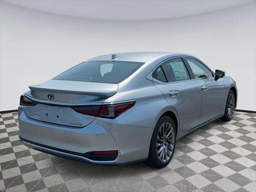 2025 Lexus ES 300h Luxury