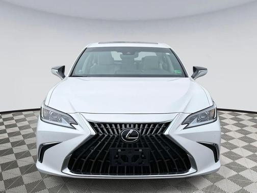 2024 Lexus ES 300h Premium