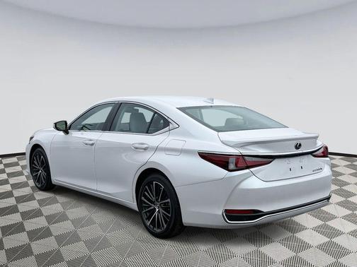 2024 Lexus ES 300h Premium