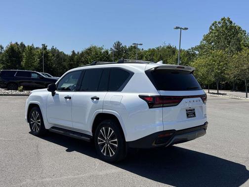 Eminent White Pearl 2023 Lexus LX 600 Premium