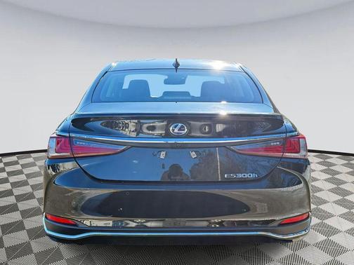 2020 Lexus ES 300h Luxury