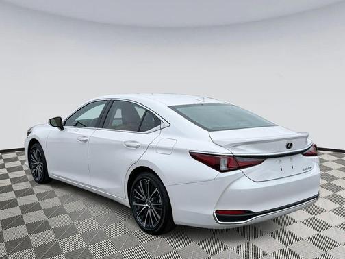 2025 Lexus ES 300h Premium