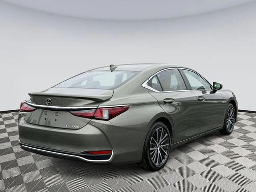 2025 Lexus ES 300h Premium