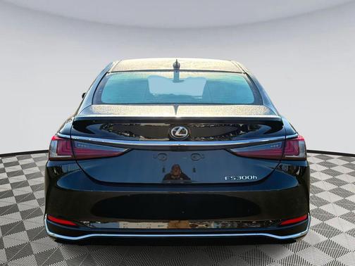 2024 Lexus ES 300h Luxury