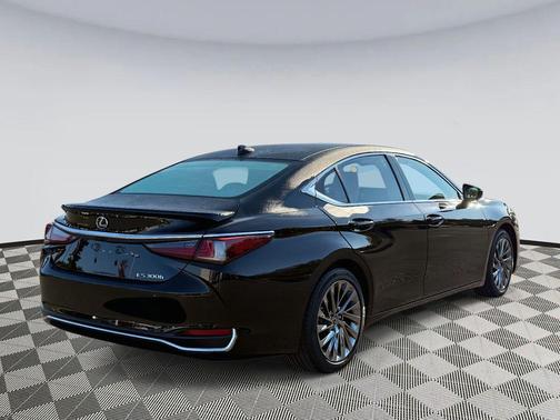 2024 Lexus ES 300h Luxury