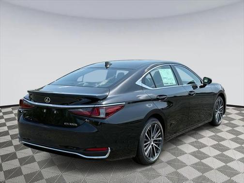 2025 Lexus ES 300h Base