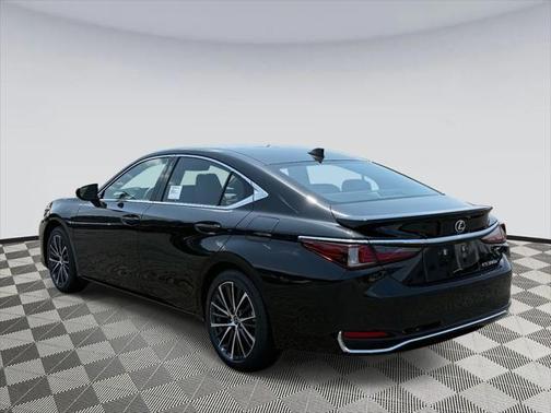 2025 Lexus ES 300h Base