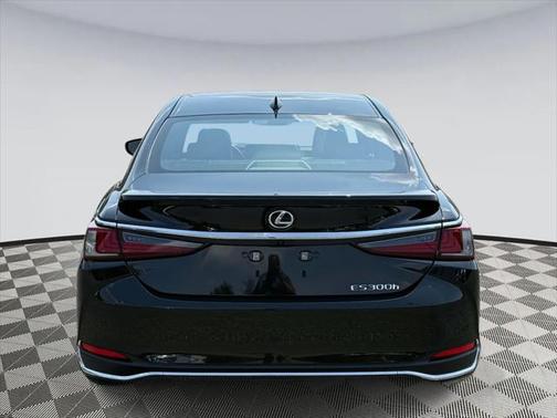 2025 Lexus ES 300h Base