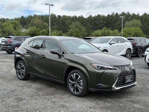 Nori Green Pearl 2025 Lexus UX 300h Premium