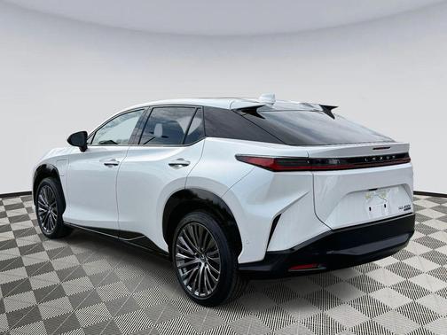 2023 Lexus RZ 450e Luxury