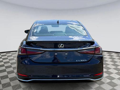 2025 Lexus ES 300h Premium