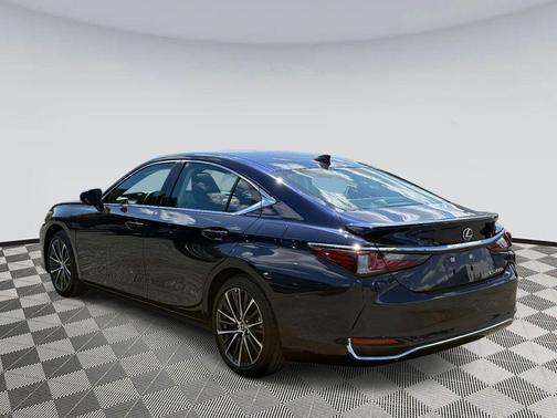 2025 Lexus ES 300h Premium