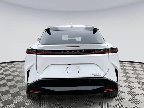 2023 Lexus RZ 450e Luxury