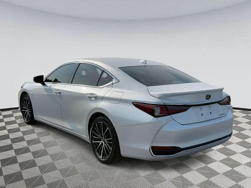 2023 Lexus ES 300h Premium