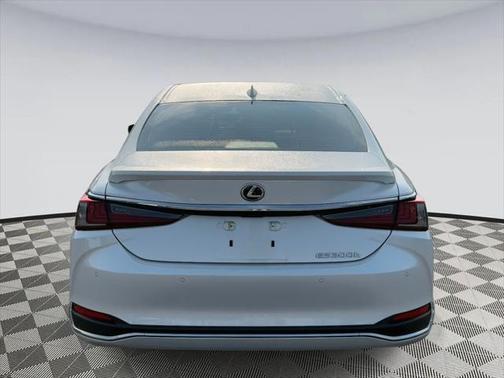 2023 Lexus ES 300h Premium