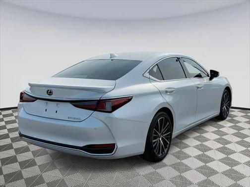 2023 Lexus ES 300h Premium